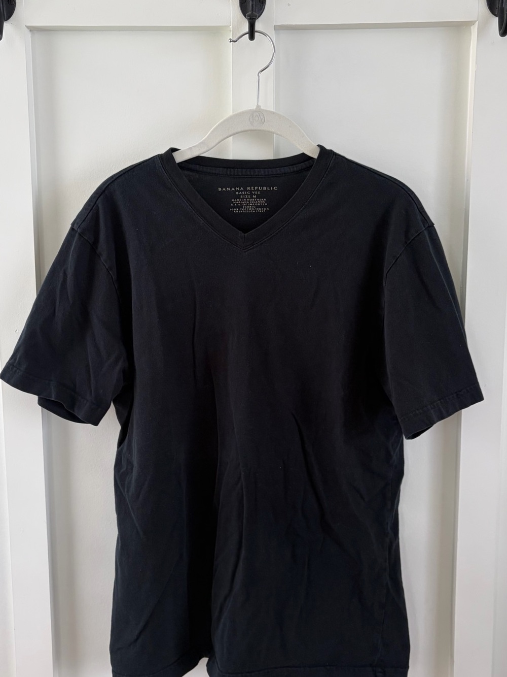 Banana Republic Men’s Black V-Neck T-Shirt | Size Medium | Classic Cotton Tee